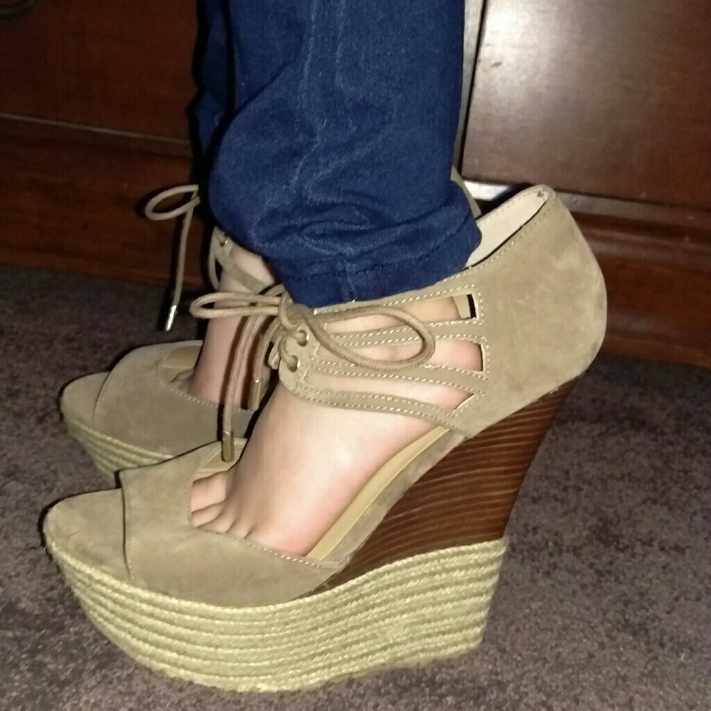 Shoes - Picture 4 of 4